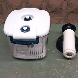 Vacuum Seal Kitchen Air see thru clear container - NEW with pump